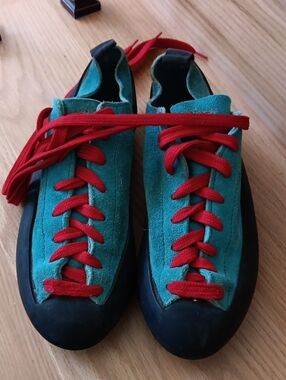 Vintage BOREAL FIRE Rock Climbing Shoes Teal with Red Laces Size 5